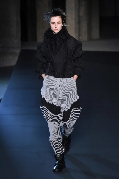 Look 13